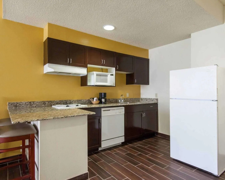 Comfort Suites Tulsa Central