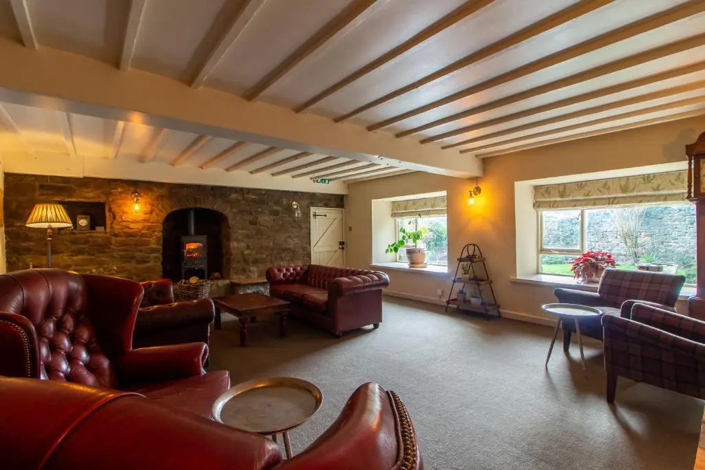 Parva Farmhouse Riverside Guesthouse