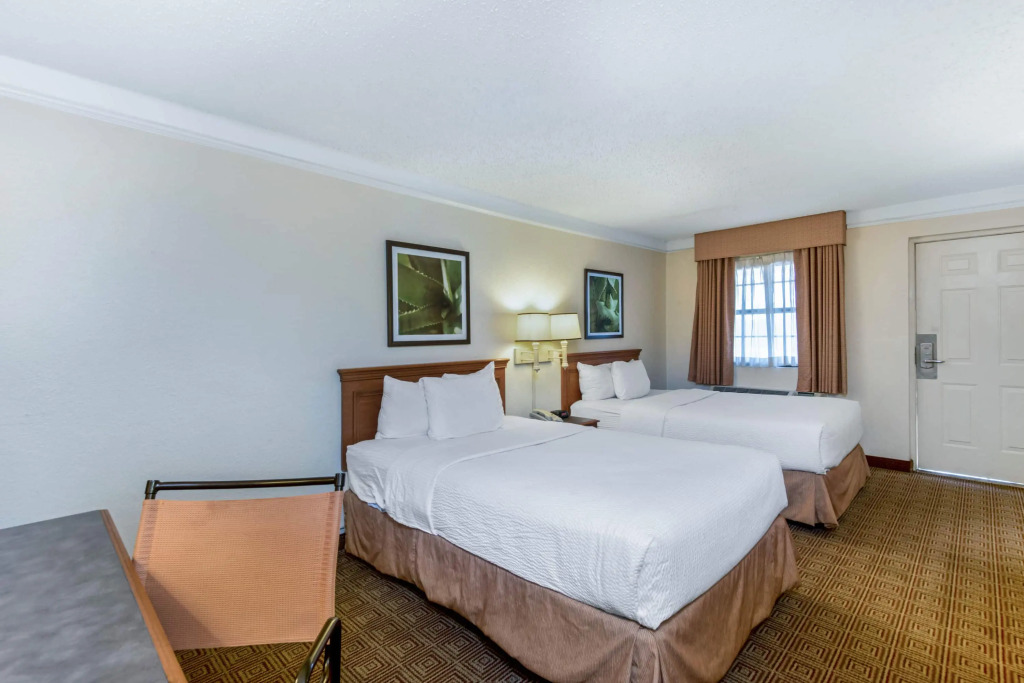 Townhouse Garden Inn & Suites San Antonio I 35