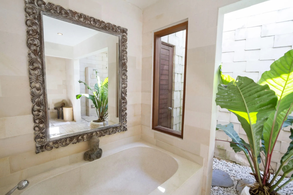 Villa Martine - Fantastic 5BR Villa - Perfect Location in Seminyak