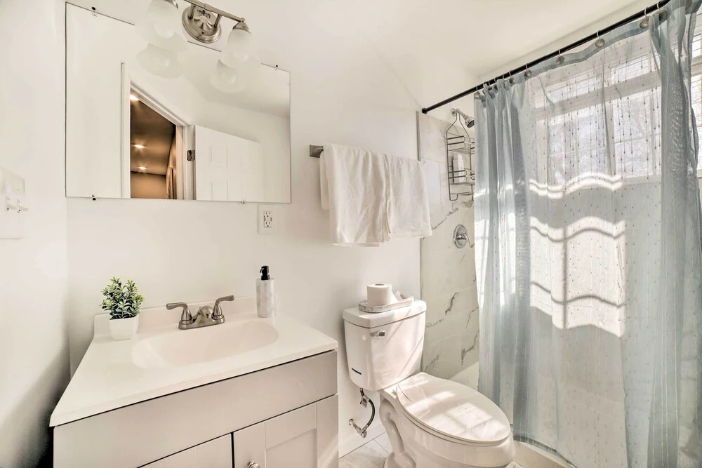 Pittsburgh Townhome: 1 Mi to Downtown