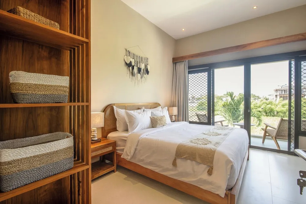 4 Bd Seminyak Retreat + Rice Fields 4mins to Beach
