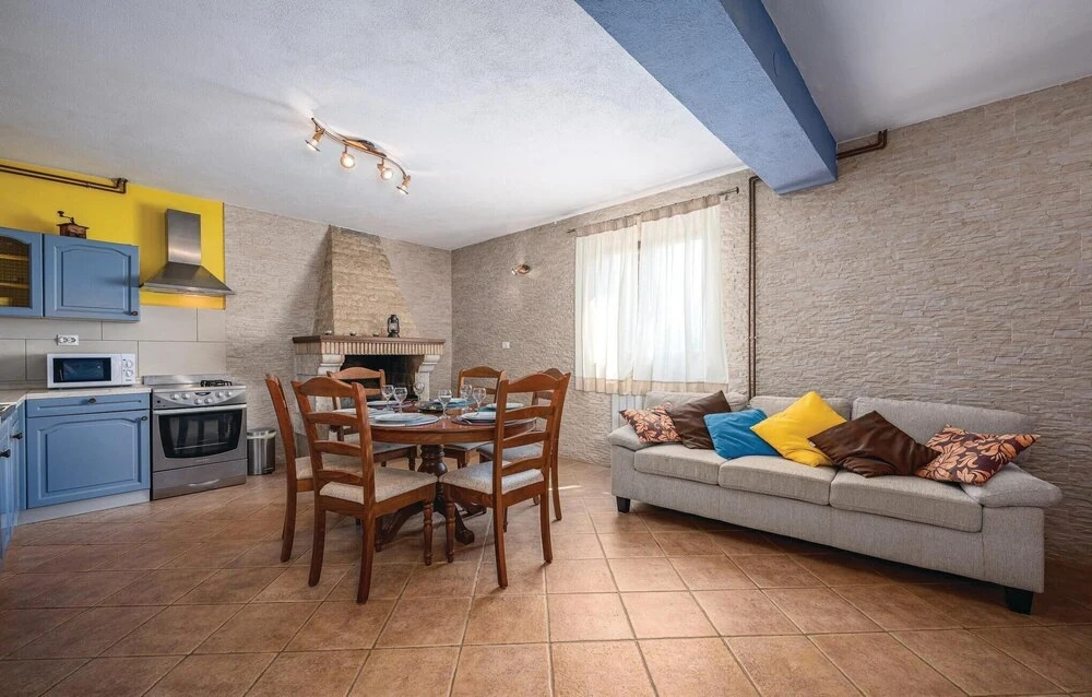 Awesome Home in Baderna With Wifi and 3 Bedrooms
