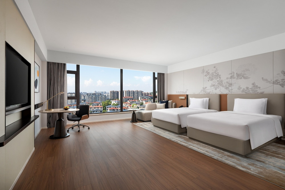 Crowne Plaza Xiangyang Fuchun Lakeside