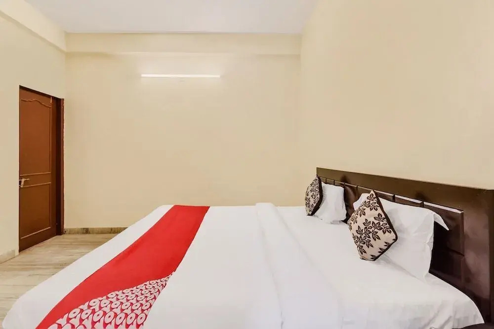 Hotel Shree Sumukh by OYO Rooms