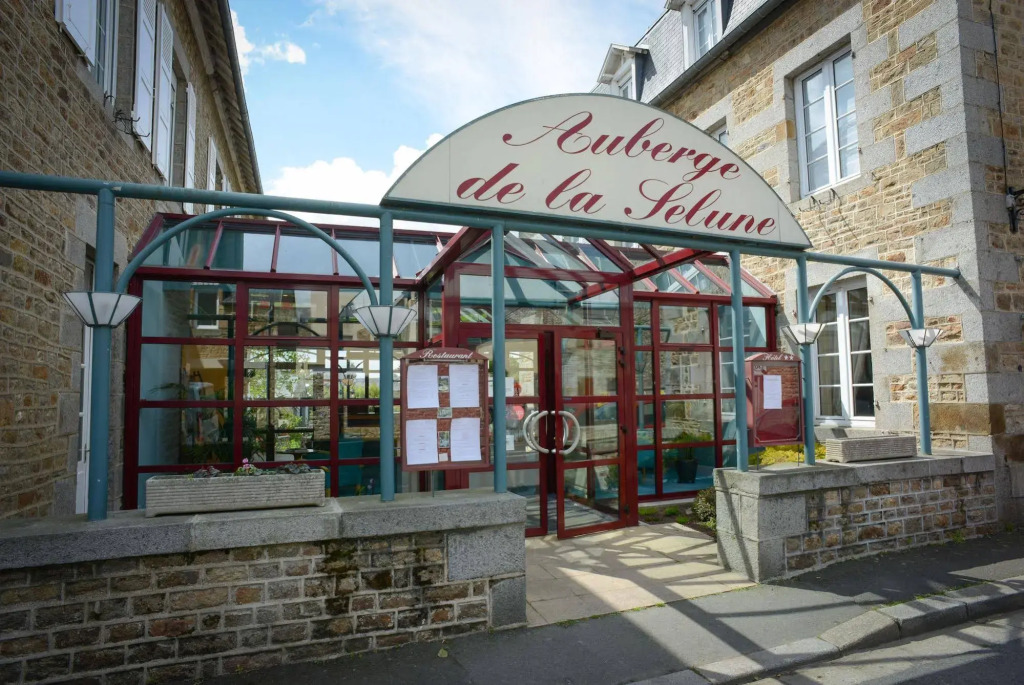 Logis Hotel Restaurant Auberge De La Sélune