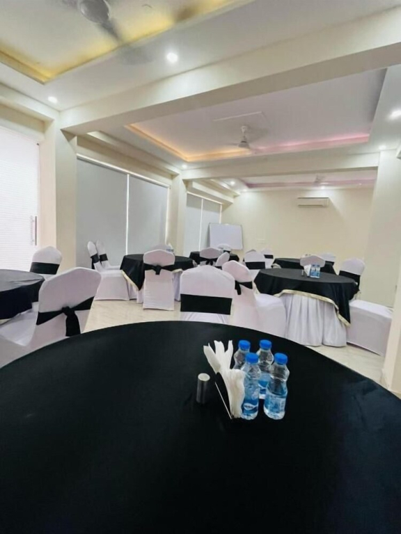 Hotel The Luxe 18