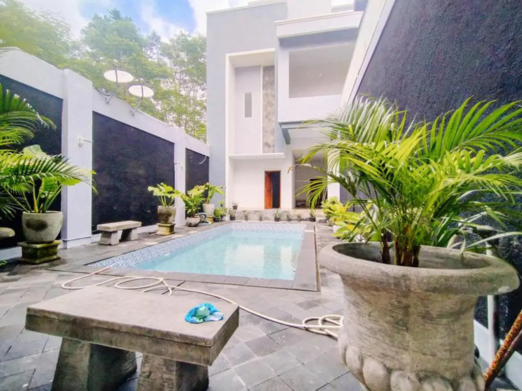 RedDoorz At Artomoro Guest House