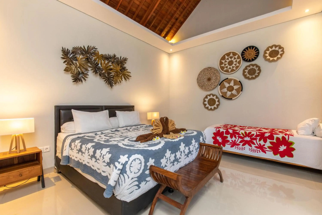 Villa Kamboja Premium walk to double six Beach - enclosed living room with AC
