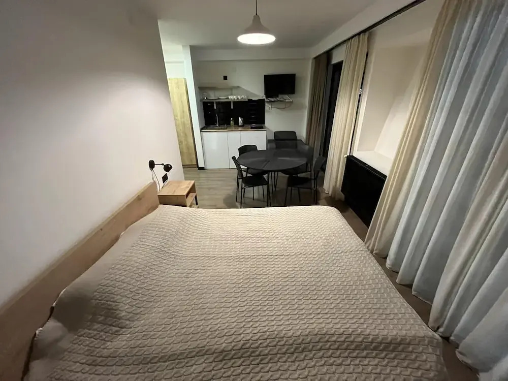 Walk to Ski Lift-1br-studio-balcony-parking