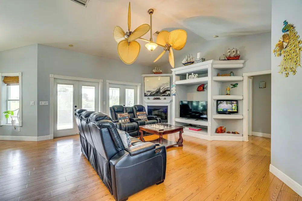 Lakefront Cape Coral Getaway w/ Furnished Lanai!