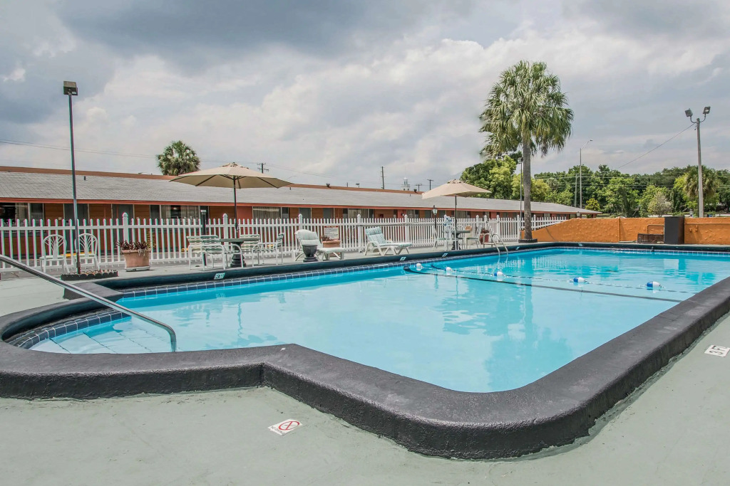 Rodeway Inn & Suites Winter Haven Chain of Lakes