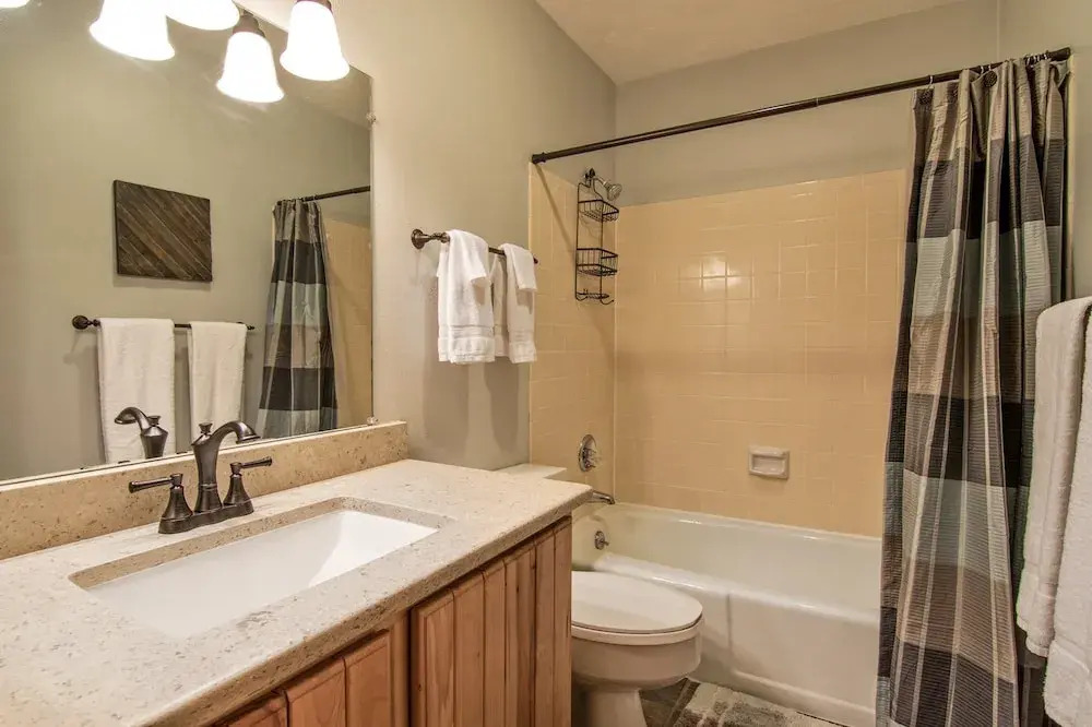 288 W Beaver Creek Blvd Condo Unit H1 - 2 Br condo by RedAwning