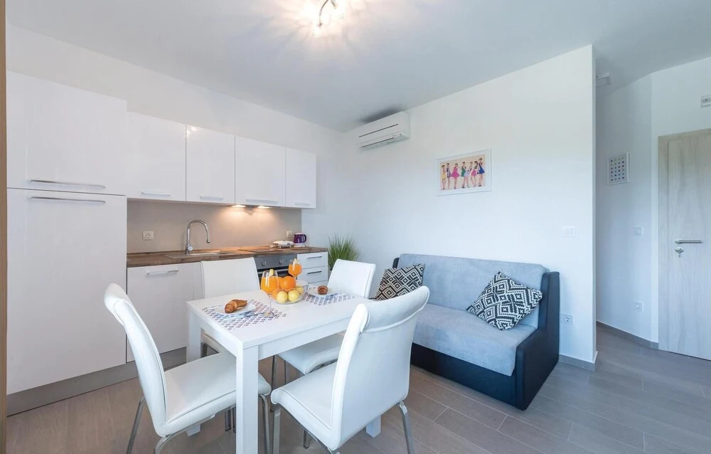 Awesome Home in Cavtat With Wifi and 1 Bedrooms