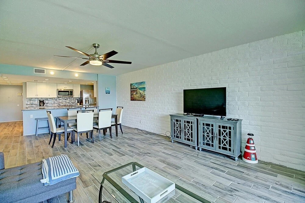 Salty Days Getaway 1 Bedroom Condo by Redawning