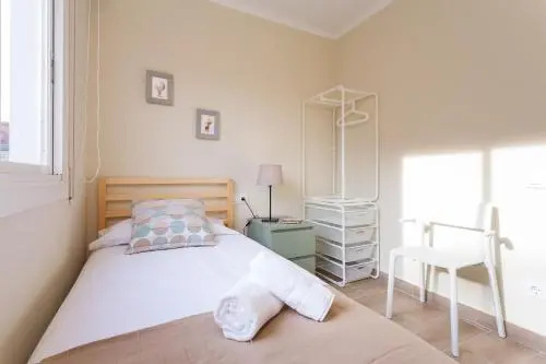 Contemporary Apartment Near Camp Nou and Fira Barcelona
