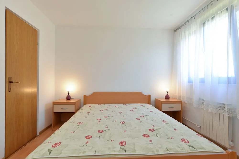 Apartment 1899