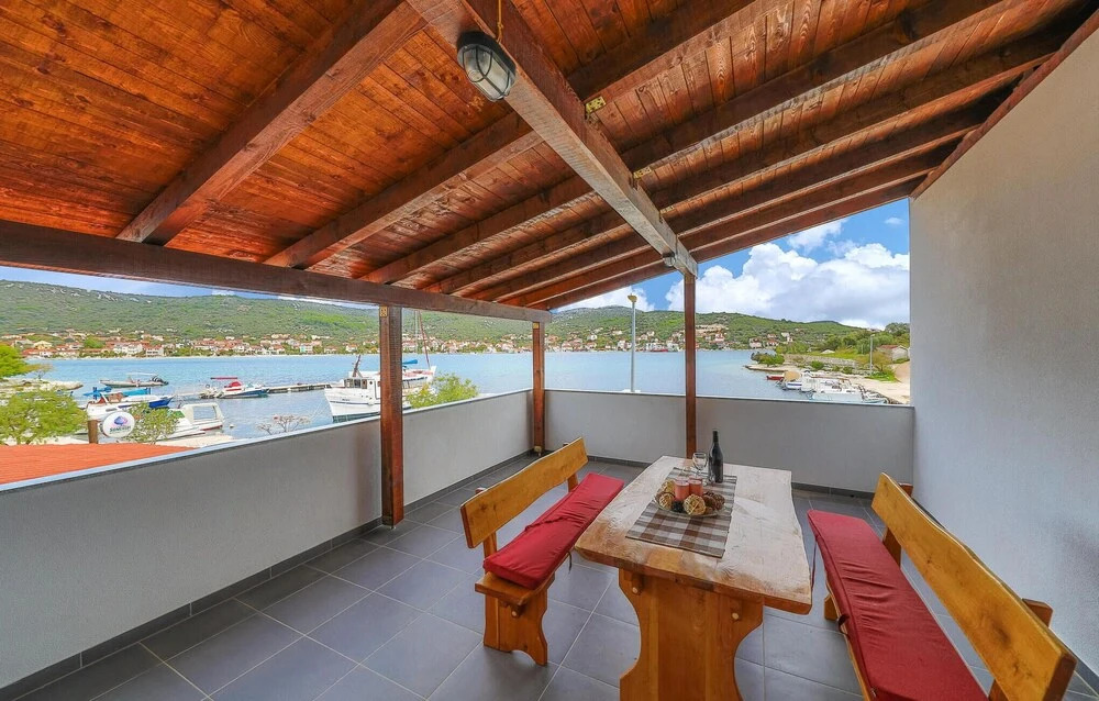 Nice Apartment in Vinisce With 2 Bedrooms and Wifi
