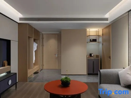 Tongxiang Jinyue Maison New Century Hotel