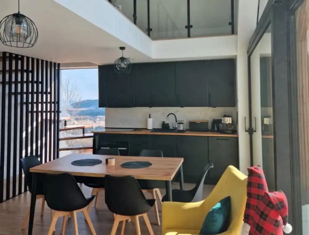 House With a Garden and a View of the Mountains