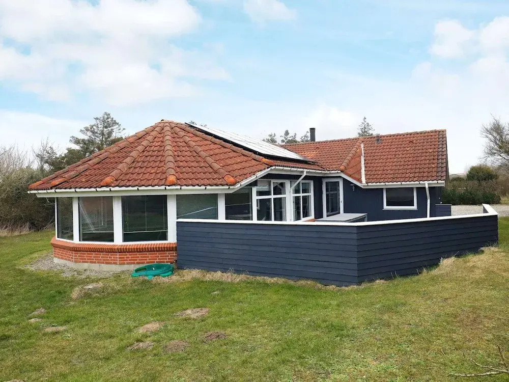 Spacious Holiday Home in Humble near Beach