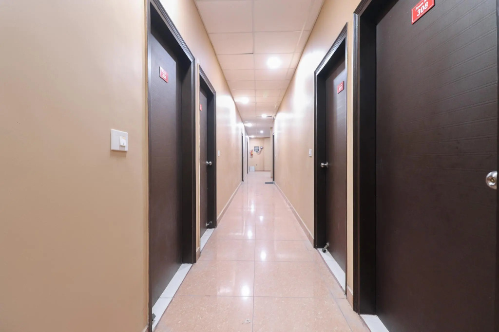 OYO 64950 Hotel Royal plaza
