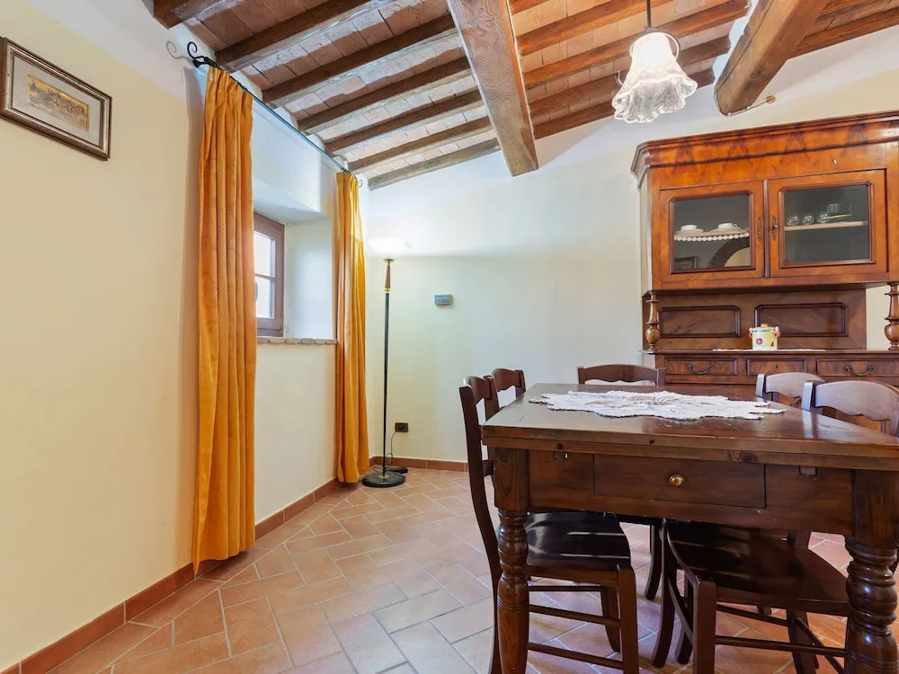 Secluded Holiday Home in Bibbiano With Courtyard