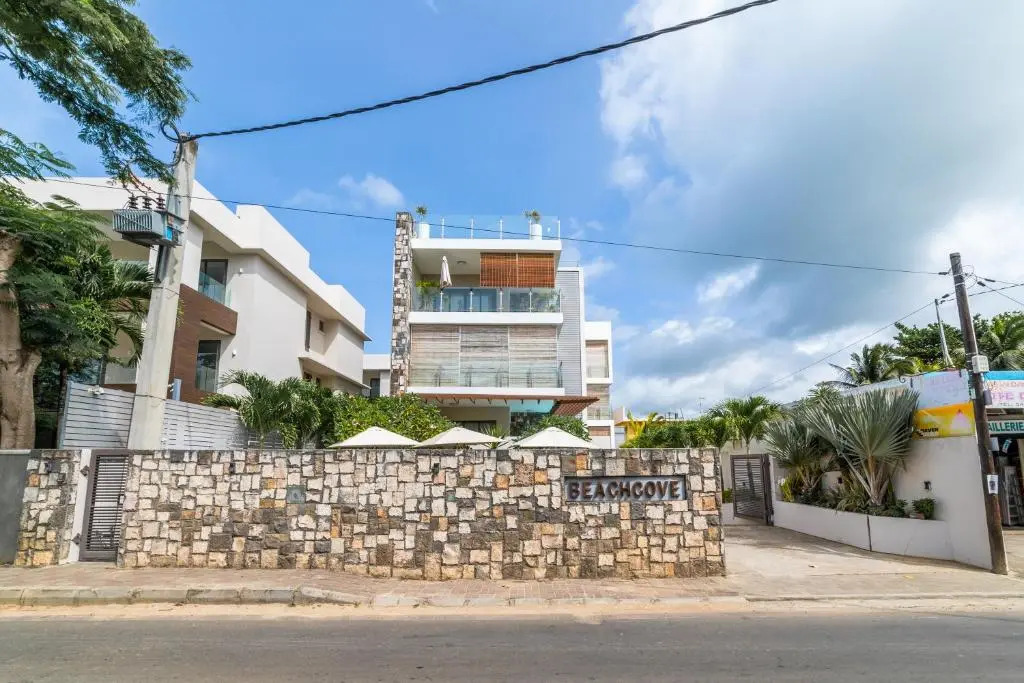 Beachcove Apt 9 in Pereybere