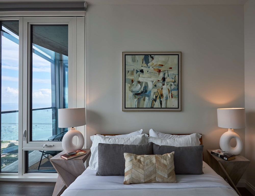 Sky-high Living Lake Views Elite Experience