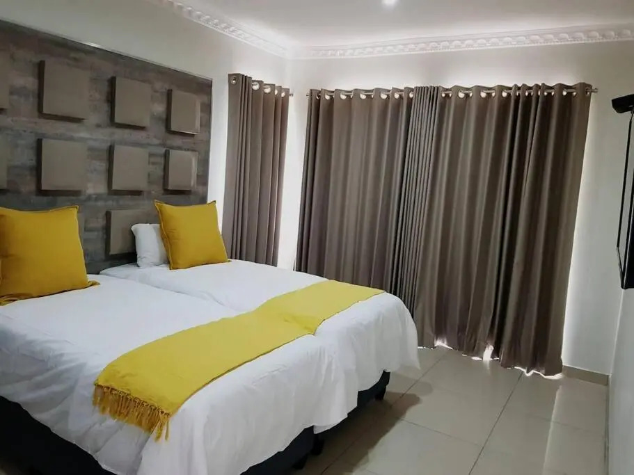 8sIndoor heated pool4 bedroom villaGreat view