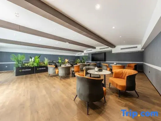 Mingzhi Shangchun Holiday Hotel - Dujiangyan Rongchuang Panda Valley Branch