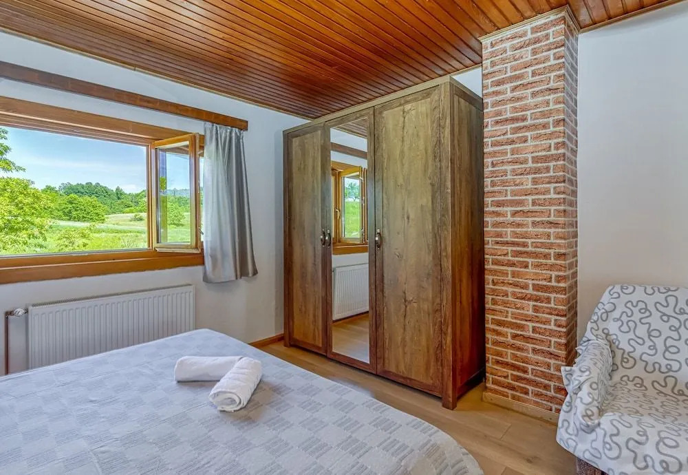 Child Friendly Rural House Jeka