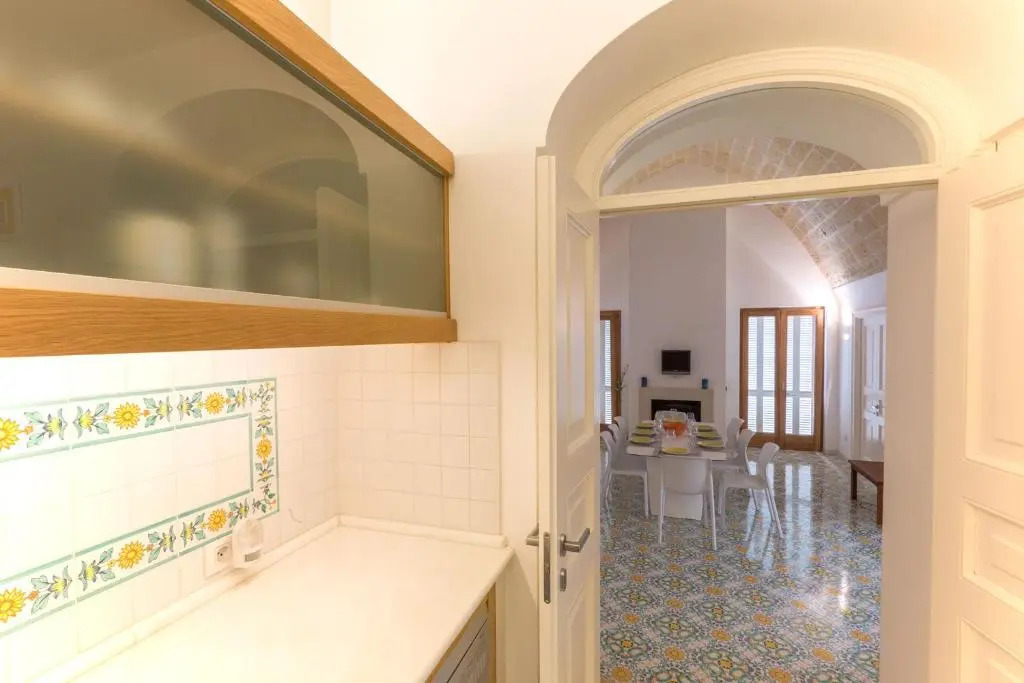 Villa a mare grande piscina, tennis, calcetto m750