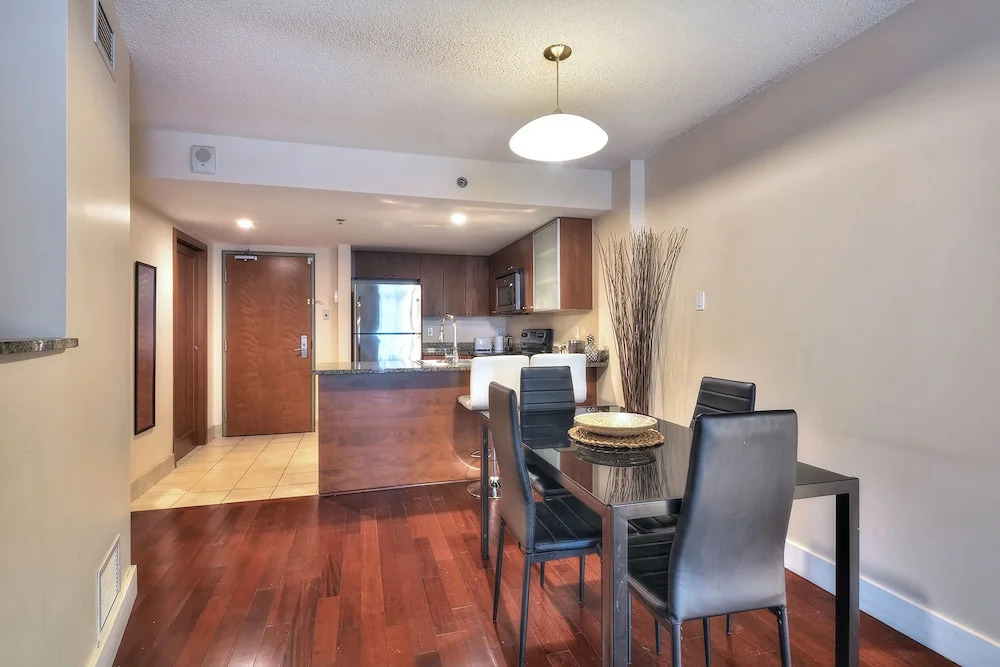1-Bedroom Convention Center Old Port