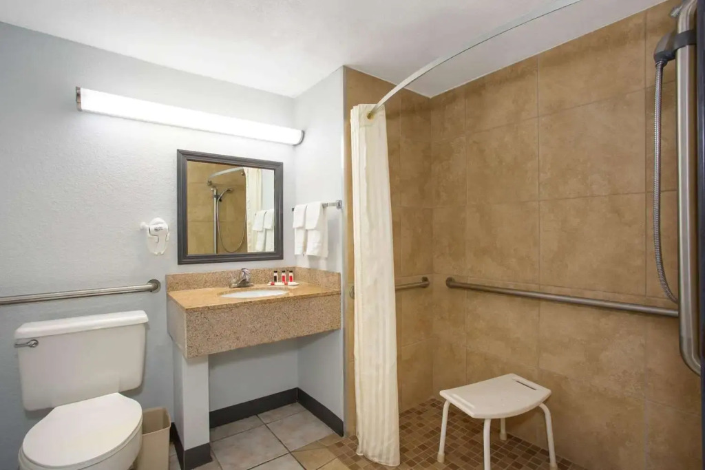 Super 8 By Wyndham Naples