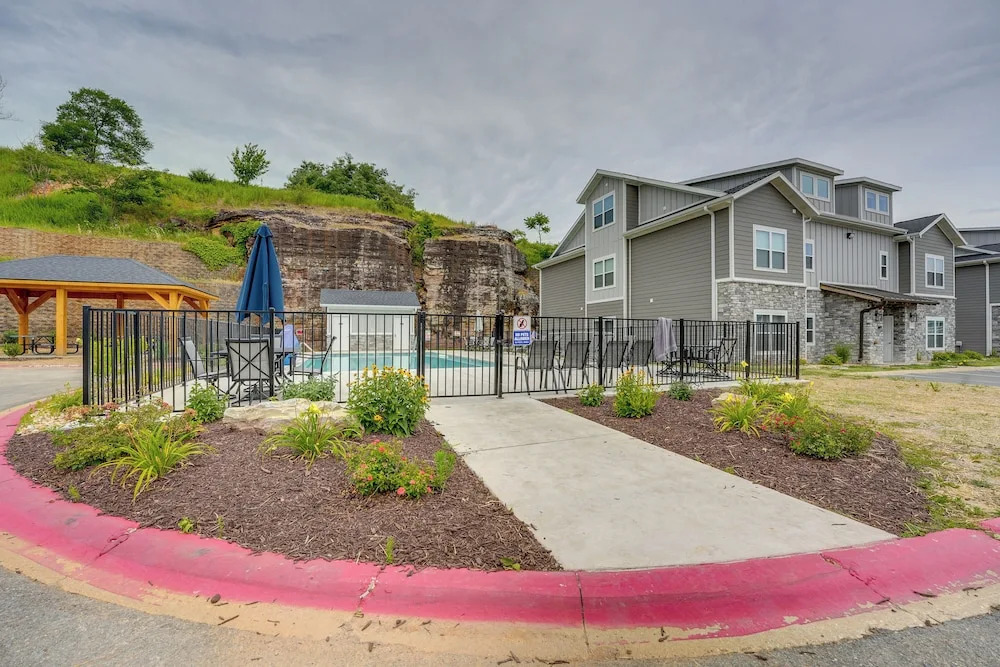 Mtn-view Gem w/ Hot Tub Access: Branson Condo