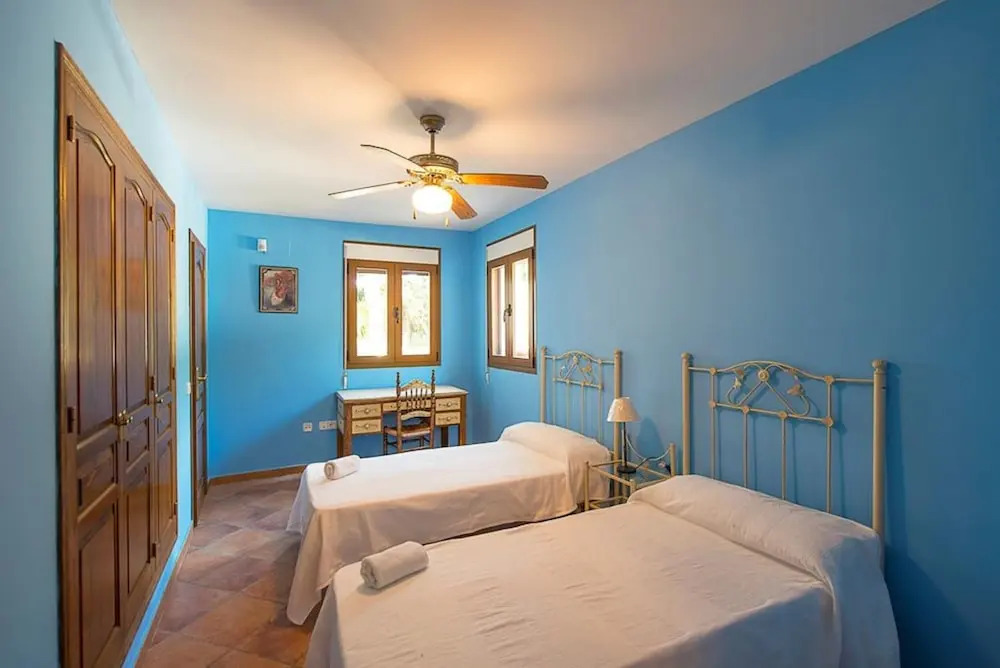 Villa - 4 Bedrooms with Pool and WiFi - 106398