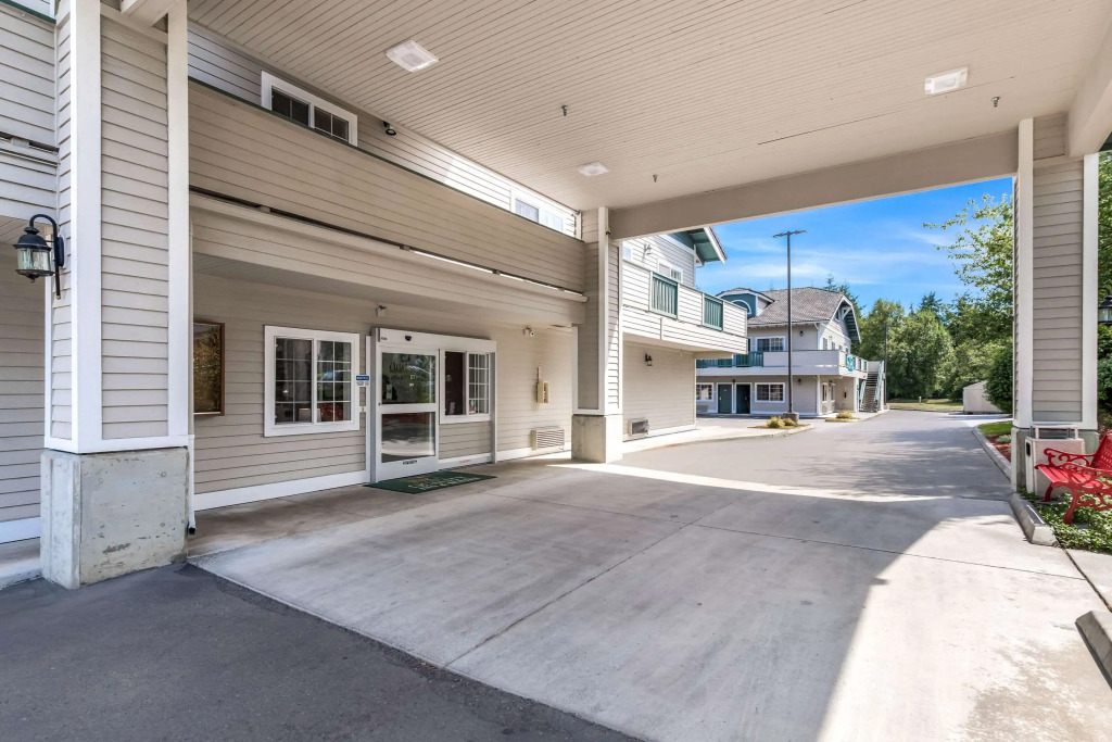 Quality Inn & Suites Bainbridge Island