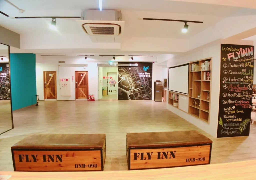 Flyinn Hostel