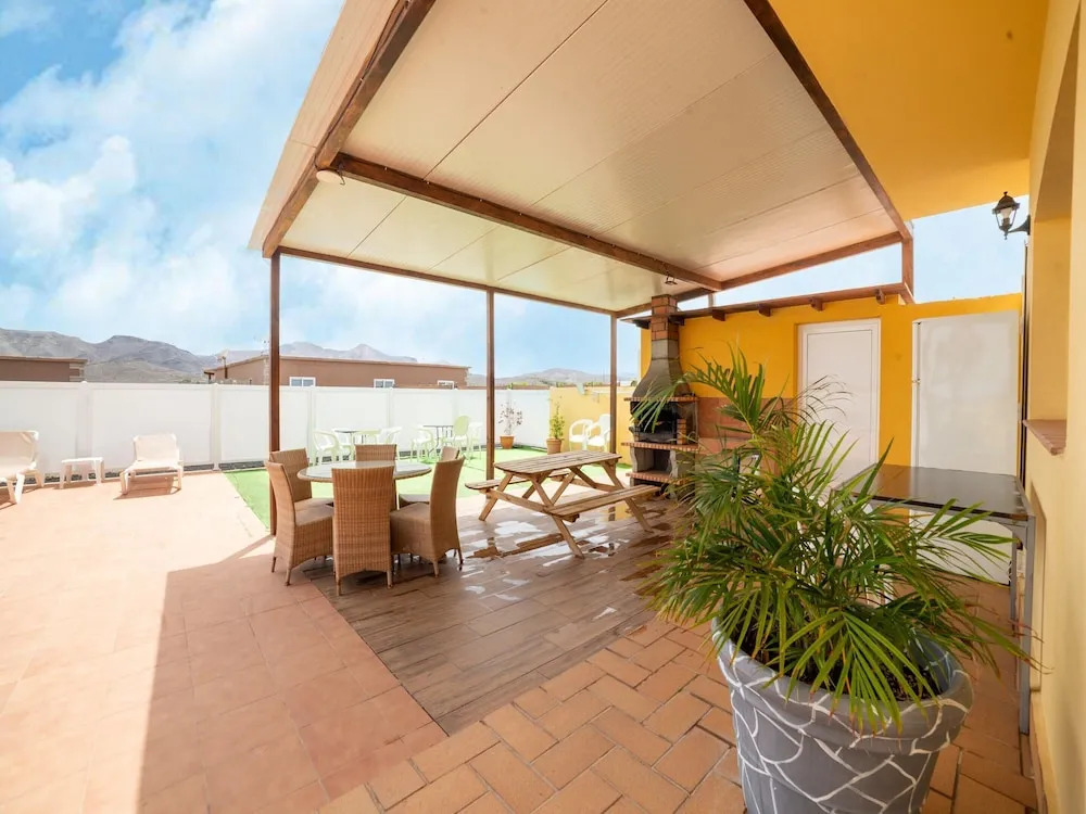 Lovely & Spacious Holiday Home With Private Swimming Pool