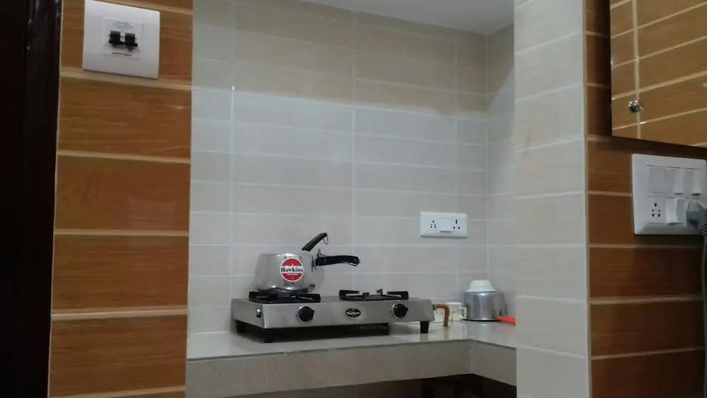 Posh, Nice Foreigner Area Lajpat Ngar Luxury Room