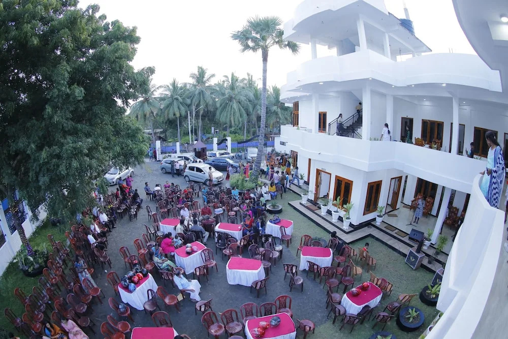 Amis Hotel & Restaurant