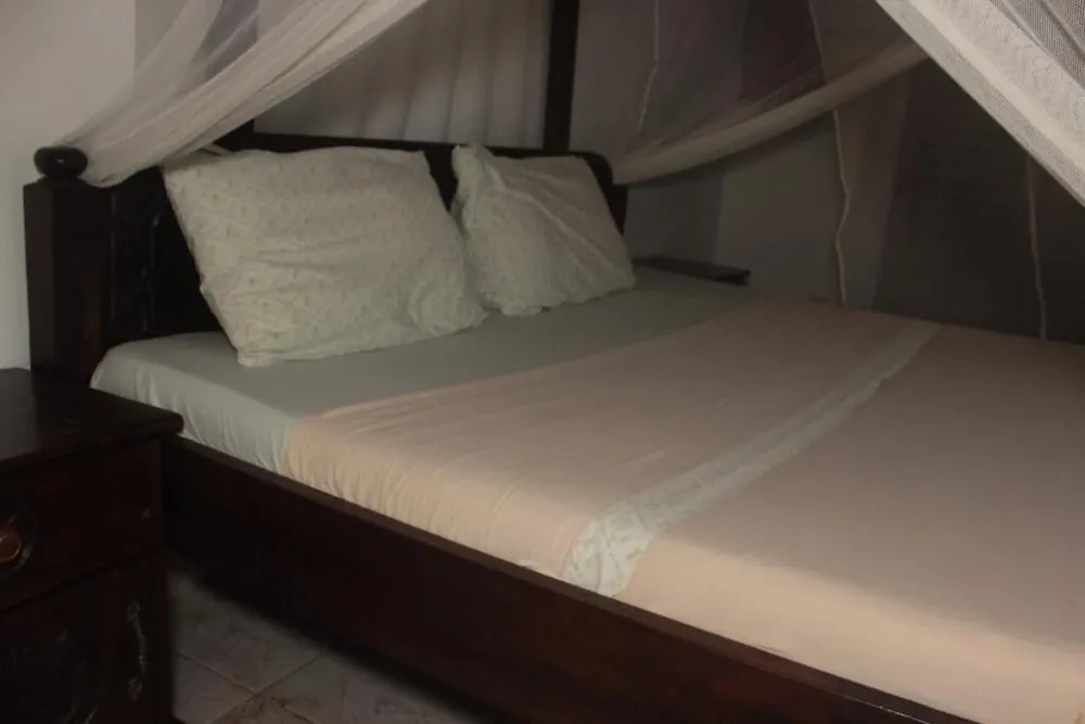 Travellers Paradise Diani - Hostel