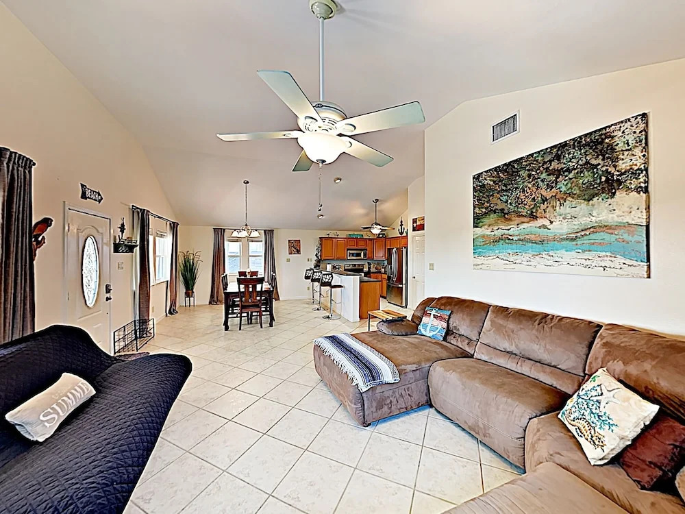 650 Sandpiper Circle Home 3 Bedrooms 2 Bathrooms Home