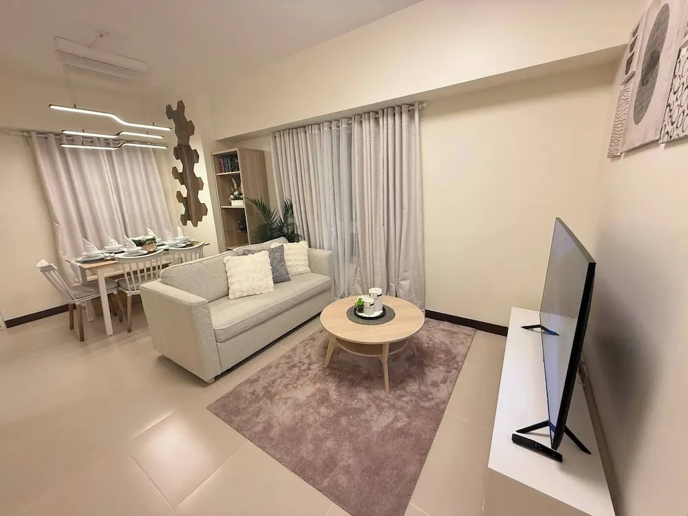 Cozy Modern Apartment Condo Unit