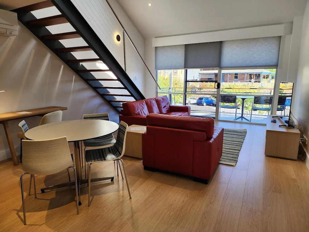 Semaphore Blue Apartments
