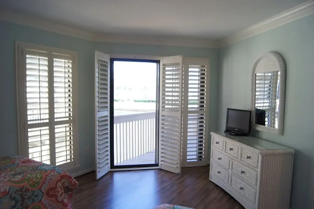 Tilghman Lakes H1 3 Bedroom Condo by RedAwning