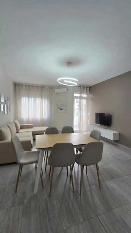 Tirent Apartment - Komuna e Parisit 3