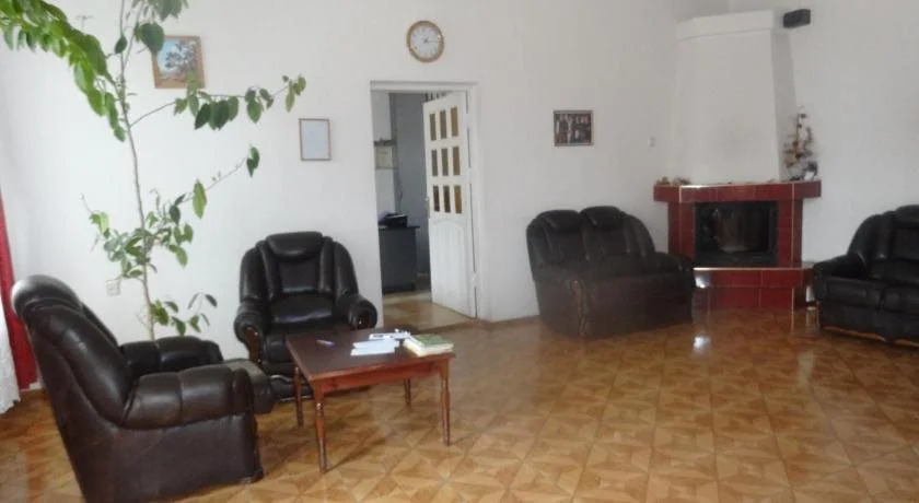 Sia Rebir D, Hotel Rebir