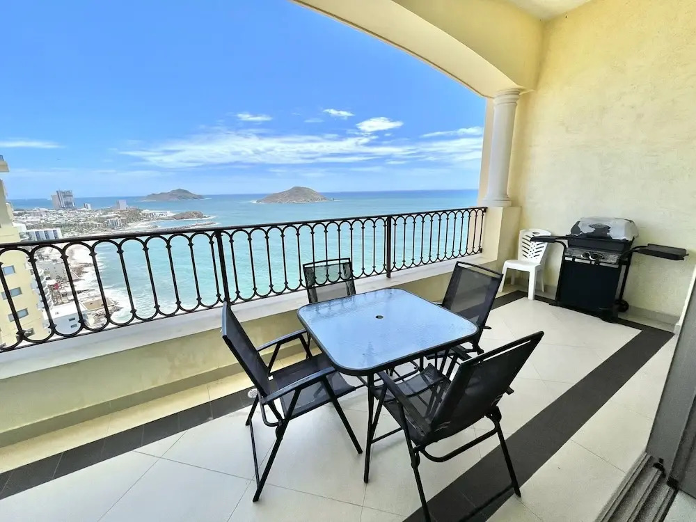 Gavias Grand Ocean Front
